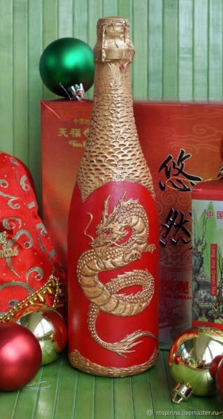 Эффектный, но несложный  декор бутылки к году Дракона
