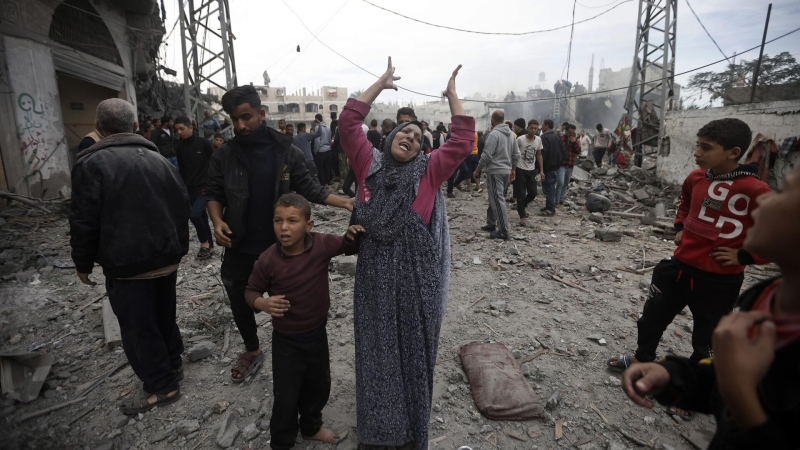 Минздрав Газы: число жертв обстрелов лагеря беженцев превысило сто человек