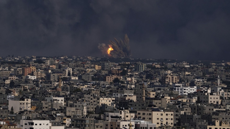 СМИ: при израильском ударе по лагерю беженцев в Газе погибли 20 человек