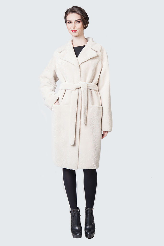 Шуба из астрагана: стиль, комфорт и практичность для холодной погоды