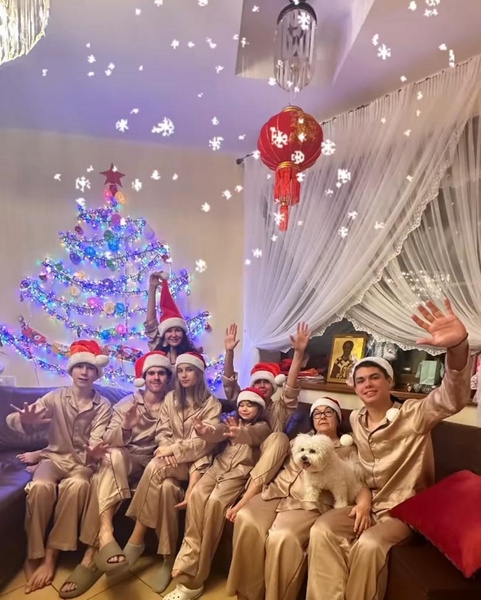 Ксения Собчак в гостях у мамы, Екатерина Климова в кругу семьи: звезды встречают Рождество
