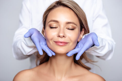 Когда следует посетить косметолога-дерматолога для поддержания здоровья кожи