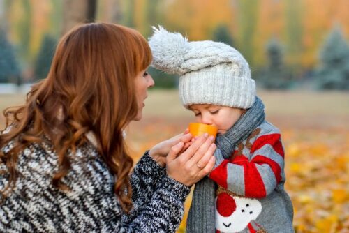Прогулки с ребенком при простуде: полезные советы и осторожность в заботе о малыше