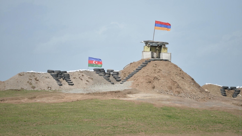 Азербайджан обвинил Армению в обстреле боевых позиций на границе