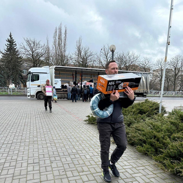 Столяров: «Я единственный блогер, который поехал с фурами туда, где боевые действия. Но людям это не важно»