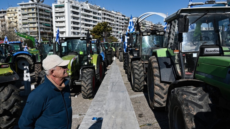В Греции фермеры перекрыли шоссе в знак протеста