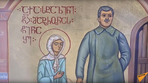 В Грузии арестовали женщину, облившую краской икону со Сталиным, пишут СМИ