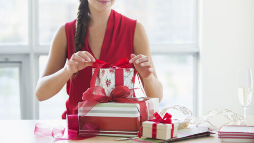 Идеи на 8 Марта: как выбирать подарки, чтобы порадовать прекрасных дам