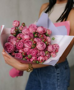 Кустовые розы в букете: идеальный подарок для любого случая