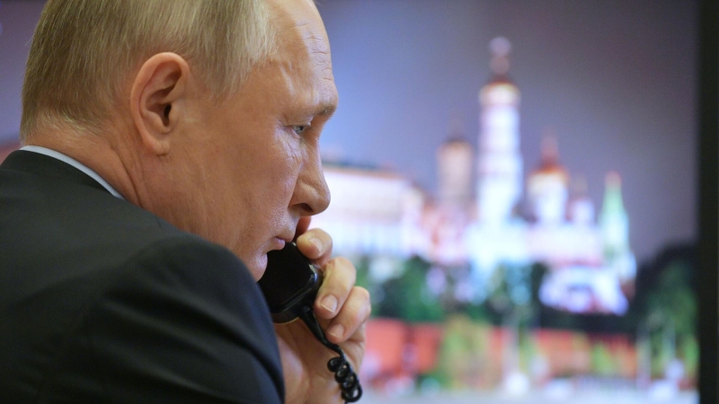 Путин провел телефонный разговор с королем Бахрейна