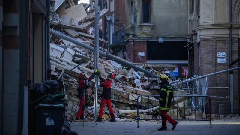 В центре Тулузы обрушился четырехэтажный дом