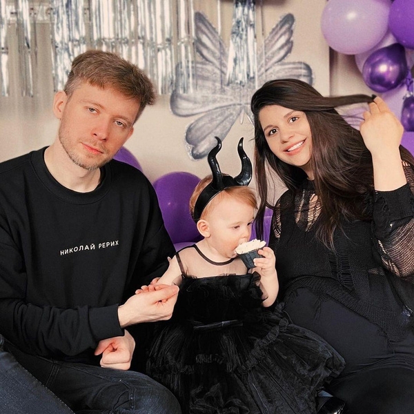Черное платье и рожки: Алиана Уститенко превратила годовалую дочь в Малефисенту и возмутила поклонников