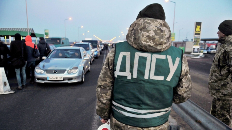 На Украине рассказали, сколько платят уклонисты за незаконный выезд