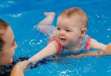 Грудничковое плавание: преимущества, показания и советы для родителей
