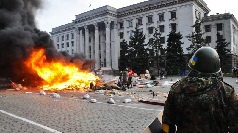 Киев десять лет имитирует расследование событий в Одессе, заявил Азаров