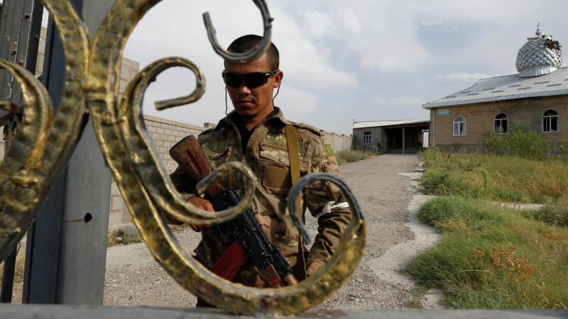 Киргизские пограничники ранили гражданина Таджикистана, искавшего сына
