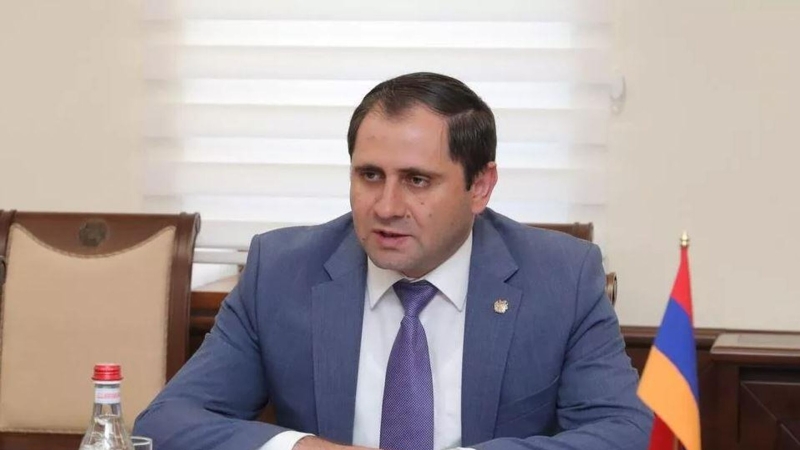 Министр обороны Армении отправился с рабочим визитом в Брюссель