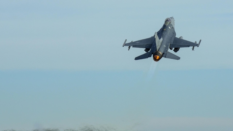 Первые истребители F-16 могут появиться на Украине в июле, заявили в Раде