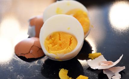 Россиянам объяснили, чем опасны переваренные яйца