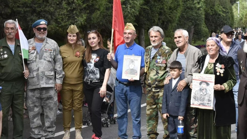 В Нидерландах сотни человек приняли участие в "Бессмертном полку" 