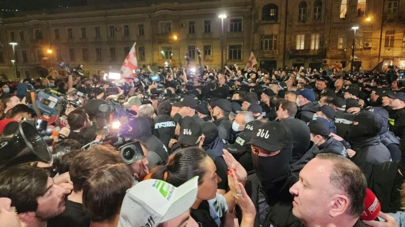 В Тбилиси большая часть протестующих отошла от здания парламента