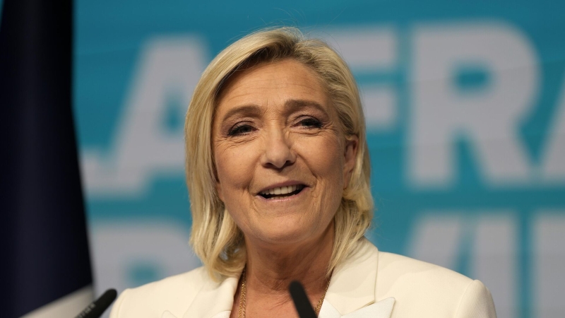 Во Франции лидер республиканцев призвал к сделке с партией Ле Пен