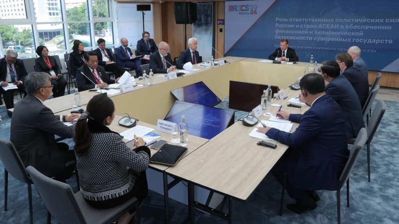 Путин примет участие в работе саммита ШОС в Астане