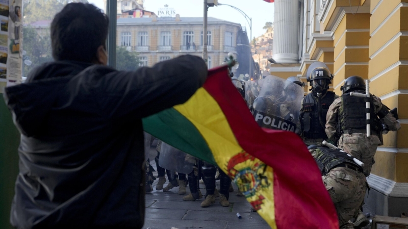 Власти Боливии расследуют участие внешних сил в попытке госпереворота
