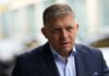 Фицо заявил о планах закрепить в конституции Словакии только два пола