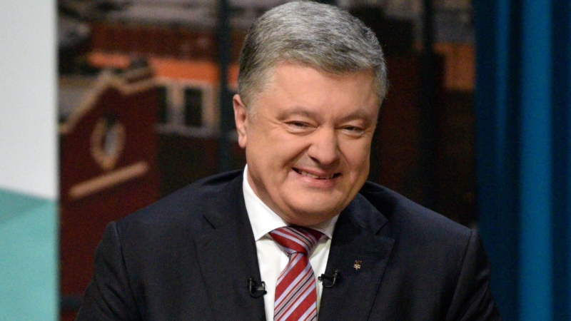 СМИ узнали о планах Зеленского ввести санкции против Порошенко