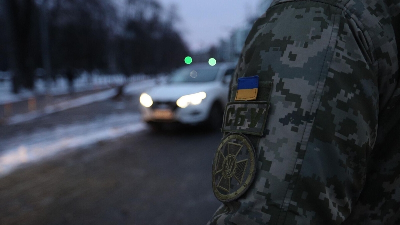 СБУ задержала двух человек, пытавшихся пронести взрывчатку в здание полиции