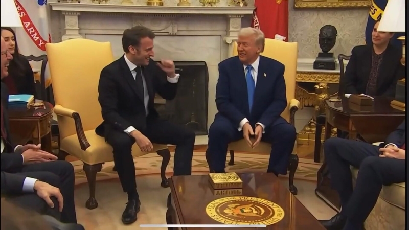 У края стола: в Британии рассказали, как Трамп унизил Макрона