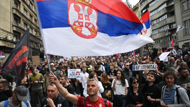 В Сербии назвали протесты "цветной" революцией