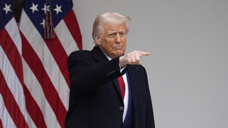 Американцы считают Трампа виновным в обвале фондового рынка, показал опрос