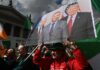 «С портретами Путина и Трампа»: в Ирландии прошел многотысячный митинг