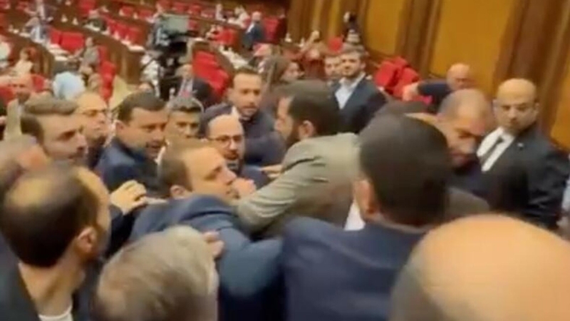 В парламенте Армении произошла драка