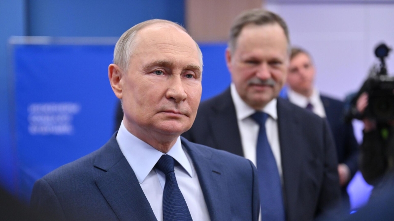 Путин "на ногах" переговорил с Мирзиеевым в Кремле