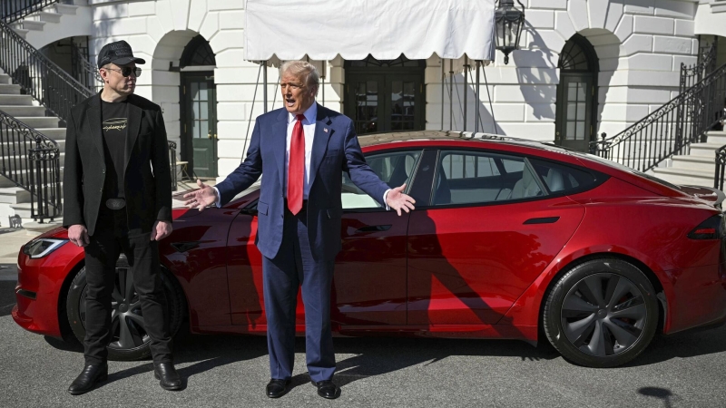 ABC: Трамп собирается продать или подарить купленный им автомобиль Tesla