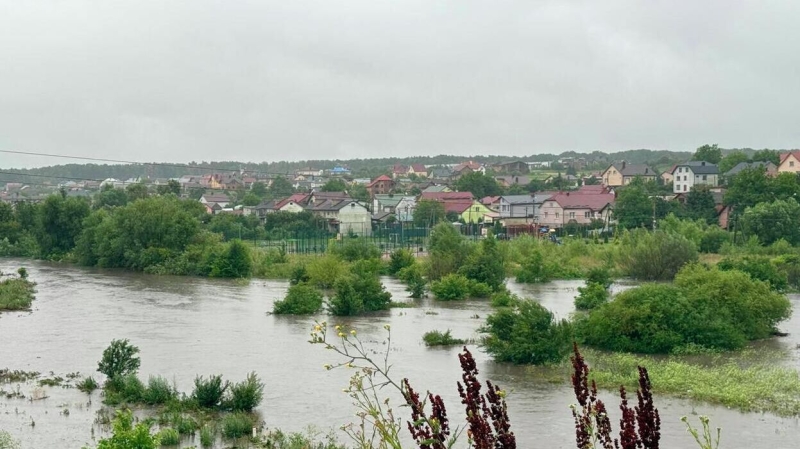 Львов оказался частично затоплен из-за  реки, вышедшей из берегов