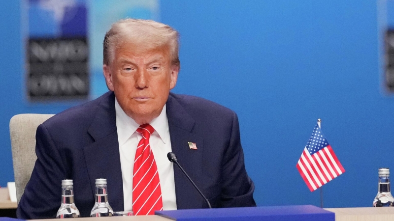 Медведев: Трамп катается на политических качелях в ситуации с Украиной