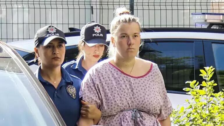 Россиянку, бросившую ребенка в аэропорту Антальи, отправят на родину