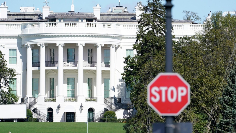 СМИ: Белый дом пытался заблокировать статью WSJ о письме Трампа Эпштейну