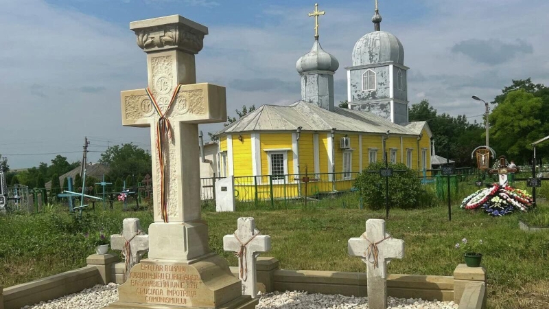 В Молдавии под флагом ЕС открыли памятник союзникам Гитлера