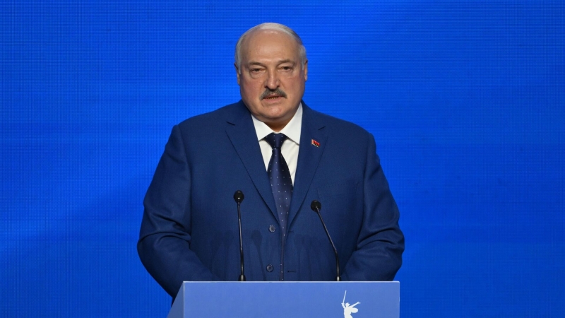 Запад решил свои долги и проблемы сжечь в мировом пожаре, заявил Лукашенко