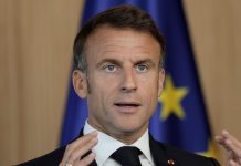 Макрон заявил, что не собирается досрочно уходить в отставку