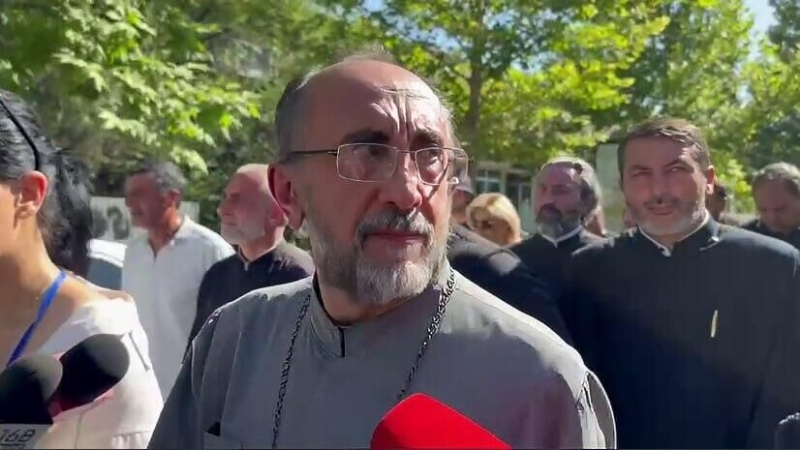 В Ереване передали в суд дело архиепископа Аджапахяна