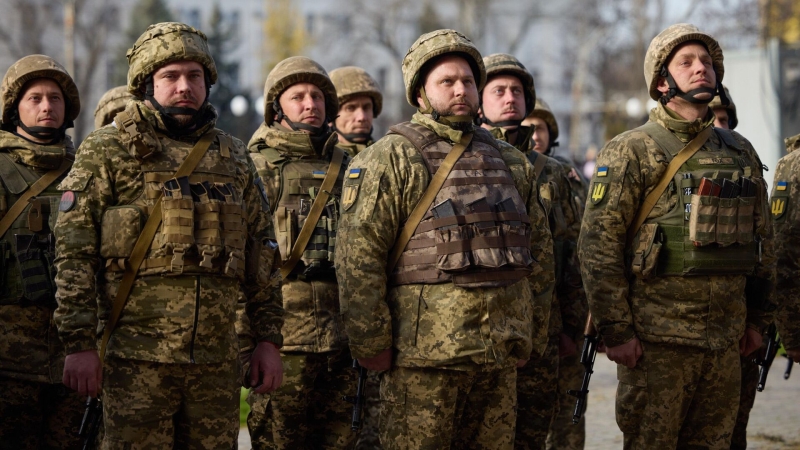Боевики ВСУ в Херсоне маскируются под местных жителей, рассказал боец