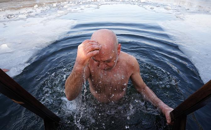 Крен моржовый — почему ледяная купель больше привлекает пожилых