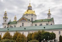 Неизвестные пытались захватить корпус в Почаевской лавре УПЦ