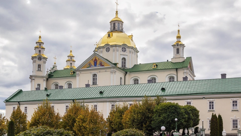 Неизвестные пытались захватить корпус в Почаевской лавре УПЦ